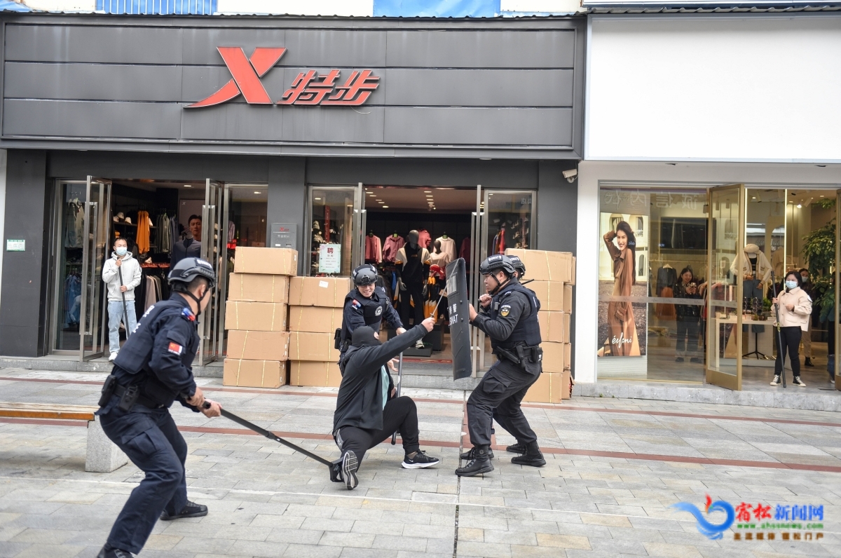 驻点警力处突演练.JPG