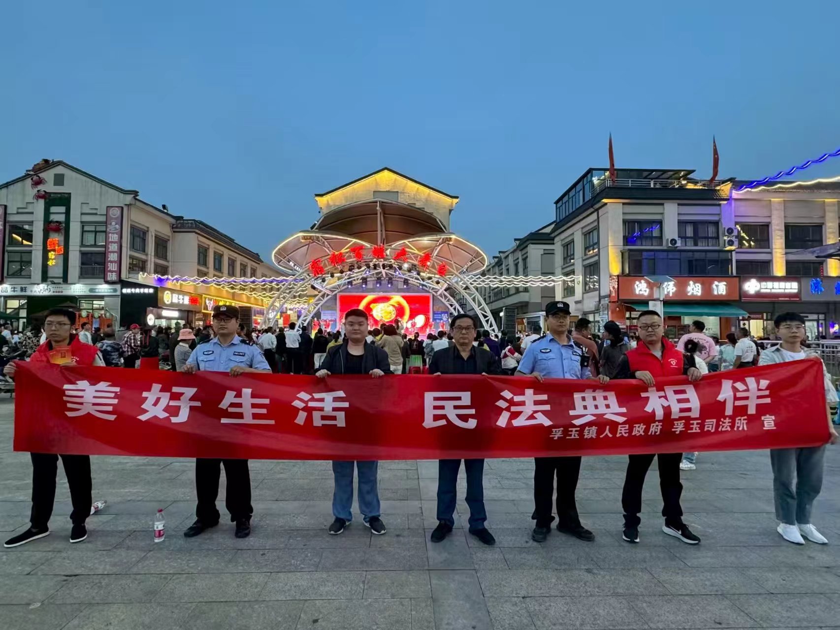 余府成2.jpg