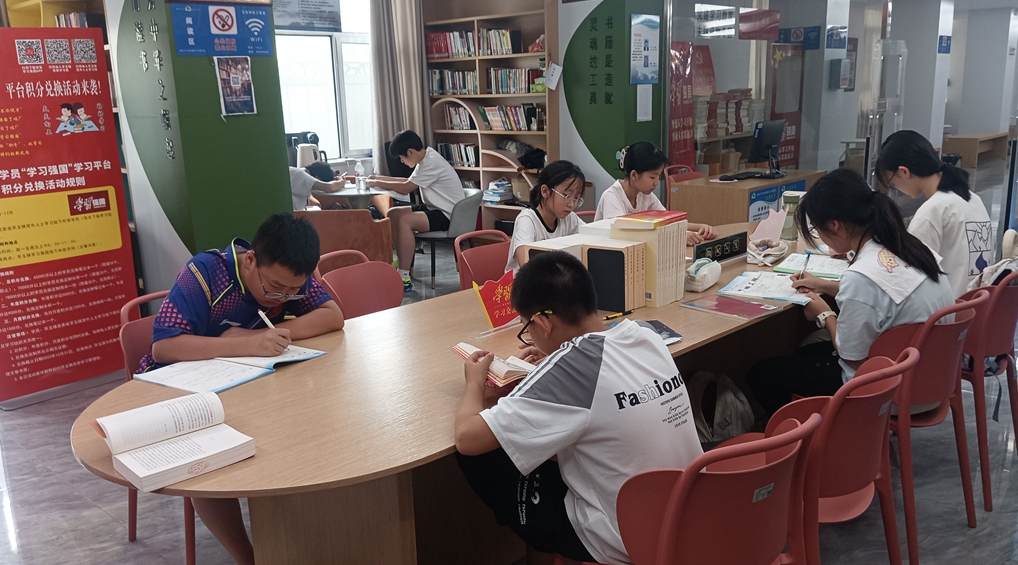 文馨书屋看书照片1.jpg