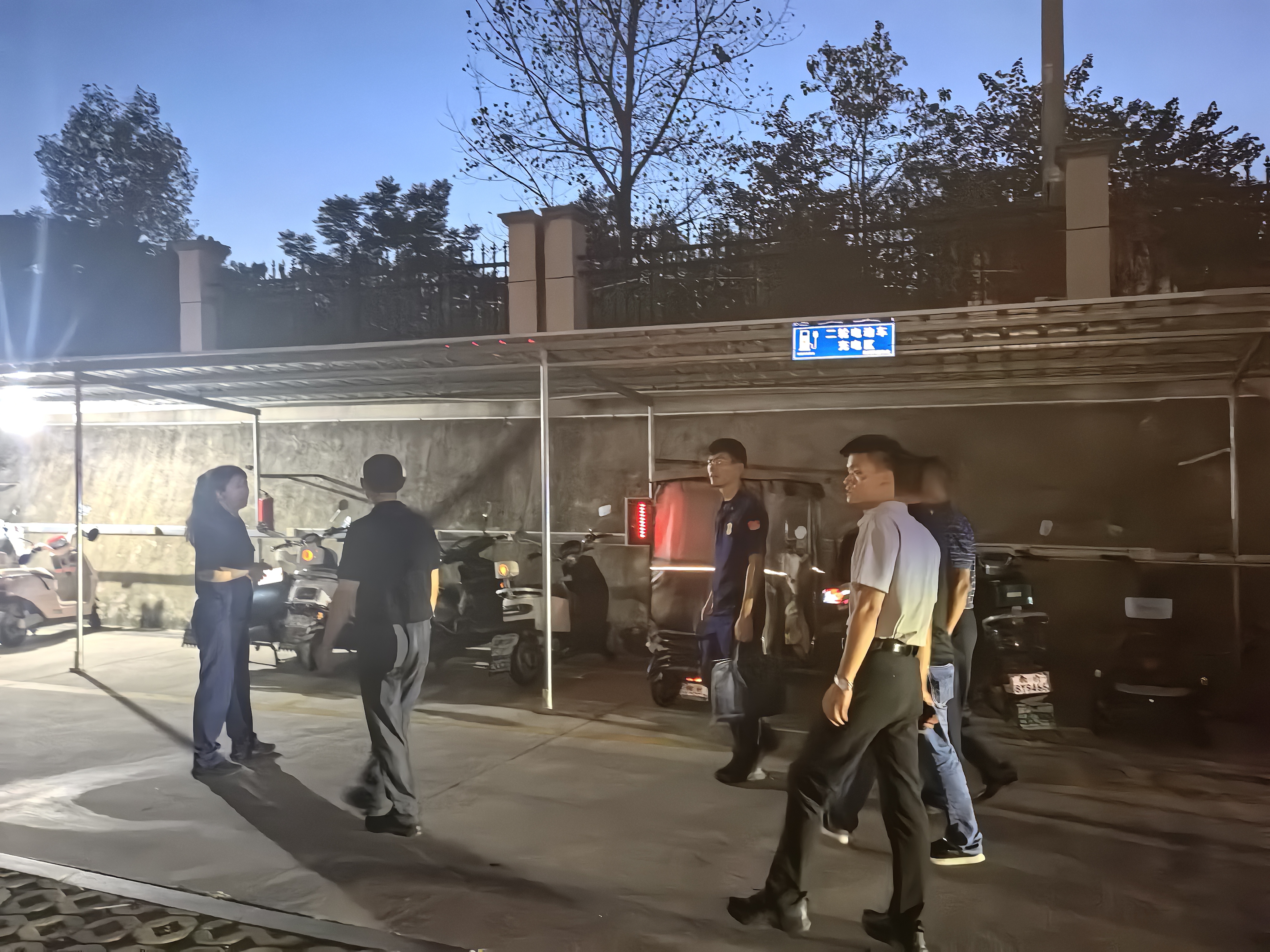 夜查2.jpg