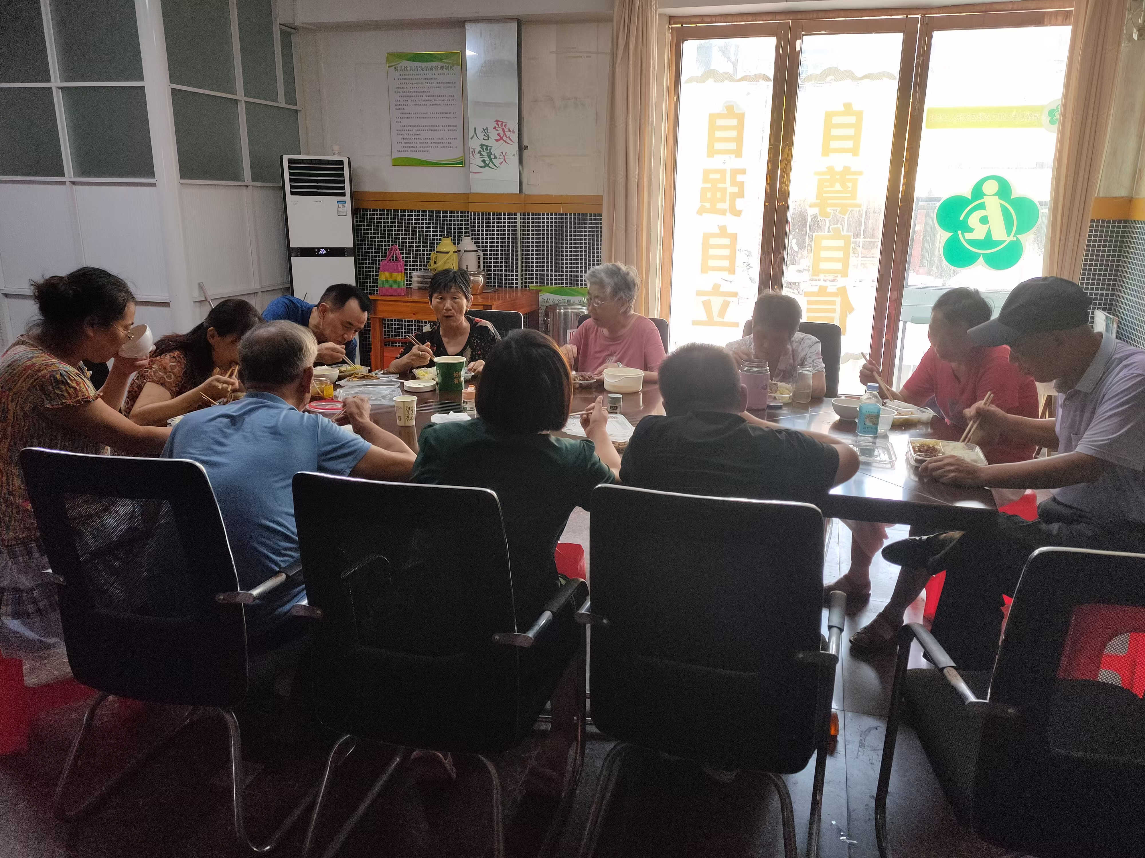 老年助餐2.jpg