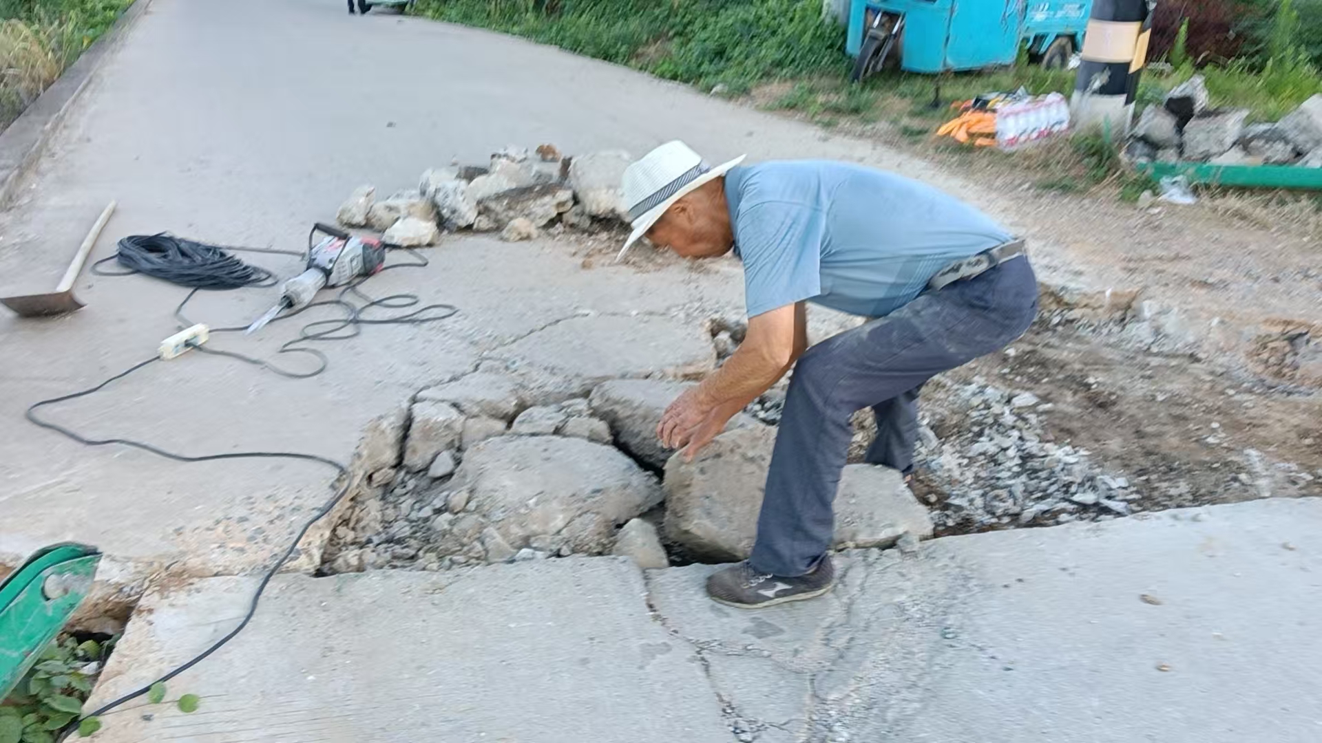 马安路面1.jpg