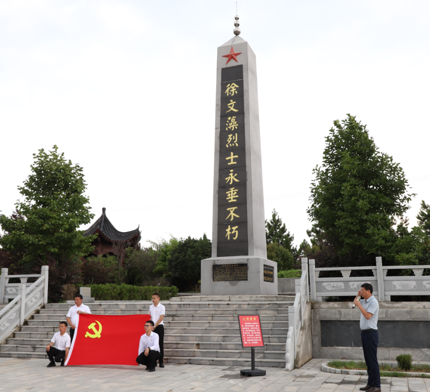 县委政法委、佐坝乡联合开展“迎七一•重温入党誓词”主题党日活动