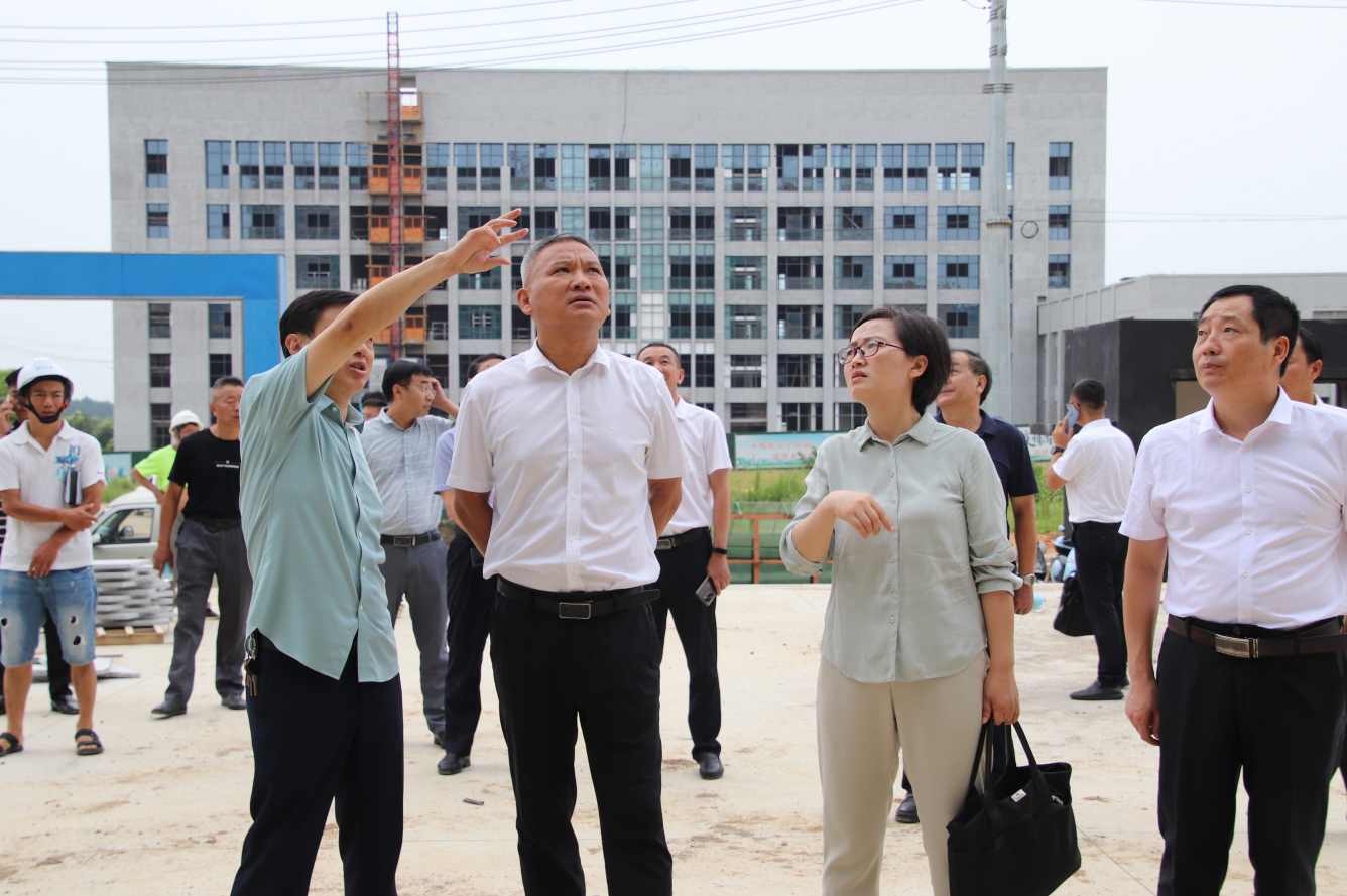 曹晓革调研重点项目建设工作
