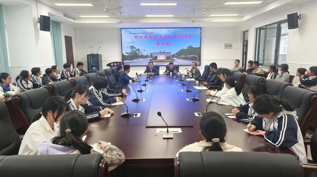 杨庆祥：不忘桑梓情  回乡话发展