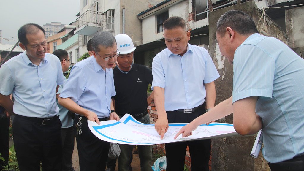曹晓革调研民生实事项目推进情况