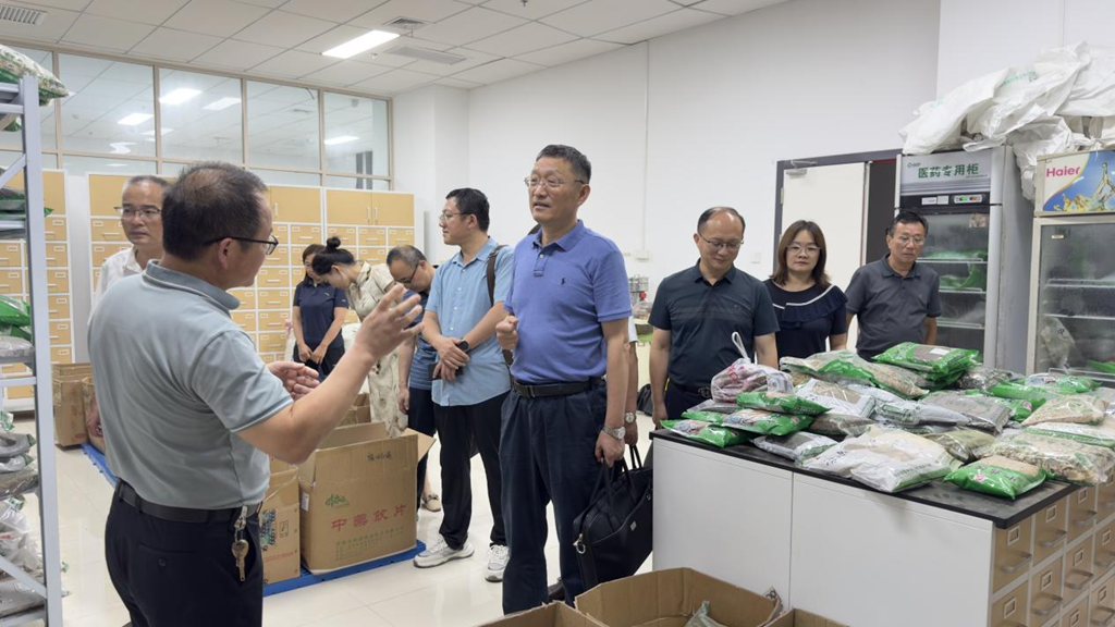 石锦华率队调研我县推进中医药事业传承创新工作情况
