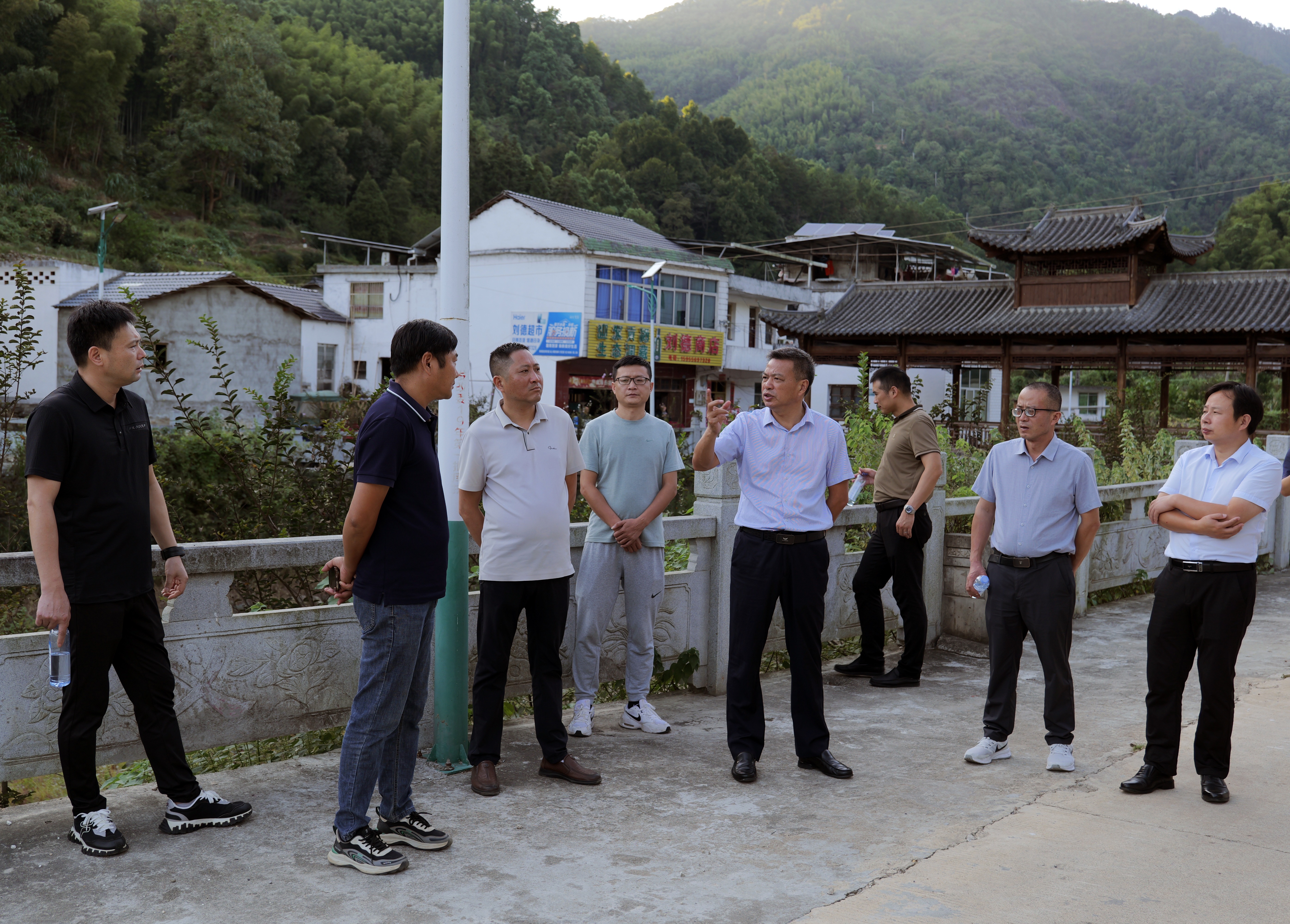江苏客商到趾凤乡投资考察