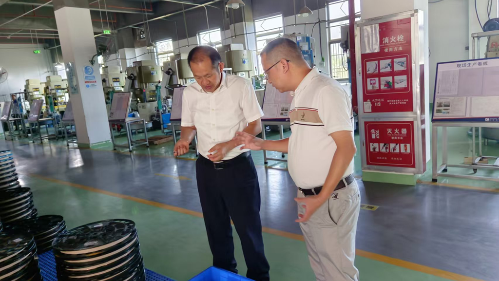鲁长江开展“进企业、察实情、听意见、解难题” 活动