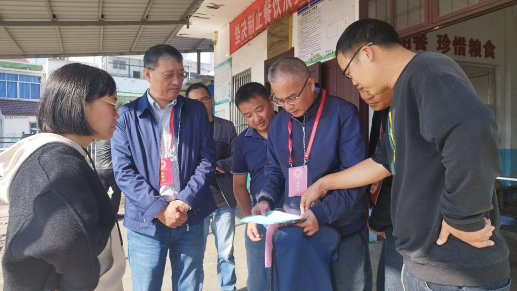 石锦华率队调研我县农村义务教育阶段学生营养改善计划实施情况
