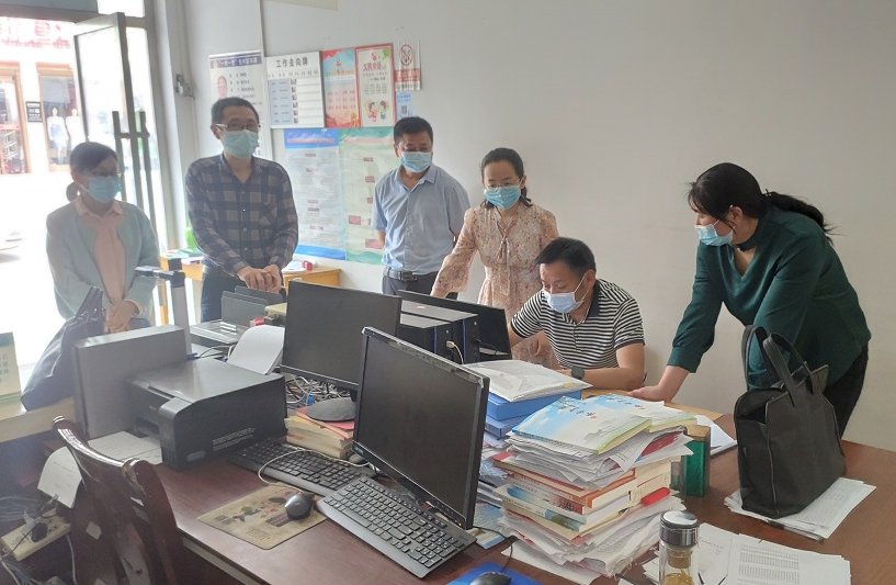 县纪委到千岭乡督导常态化疫情防控工作