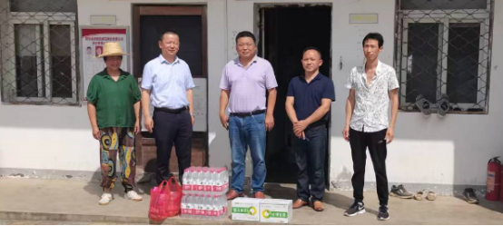 深入一线送清凉  丝丝关爱暖人心