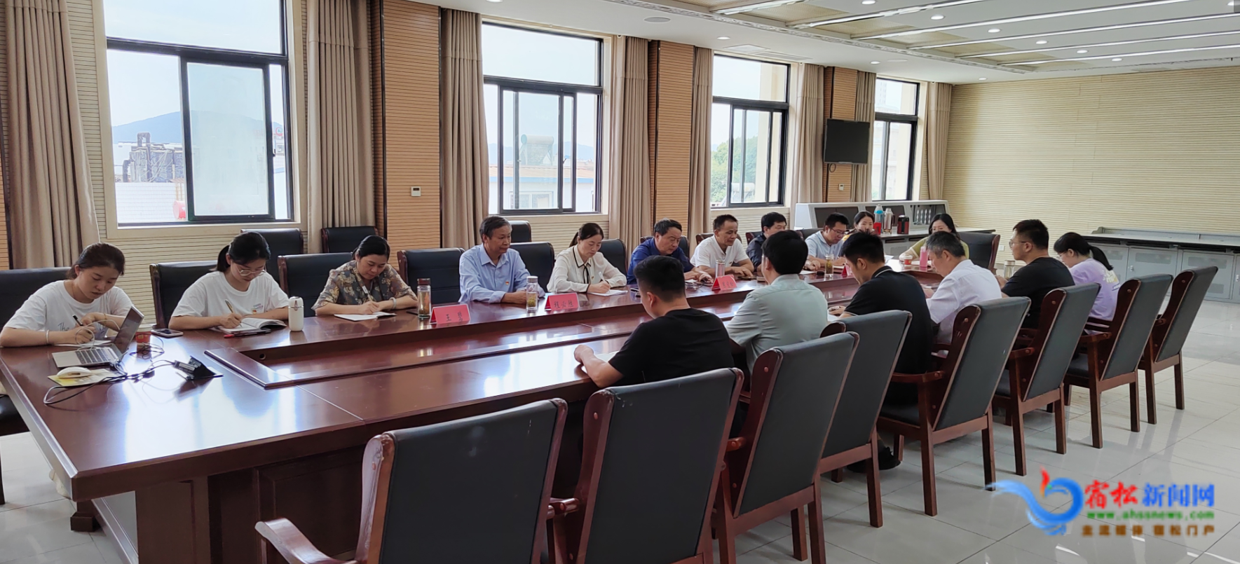县直工委一行到气象局调研指导工作