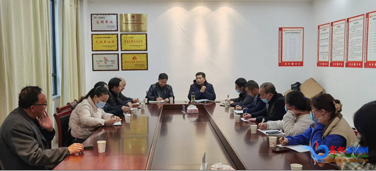 县直工委在社会组织中积极推进成立群团组织