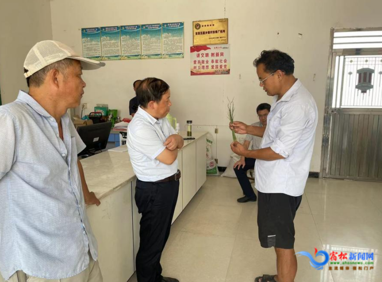 县科协开展“夏日送清凉”走访慰问活动