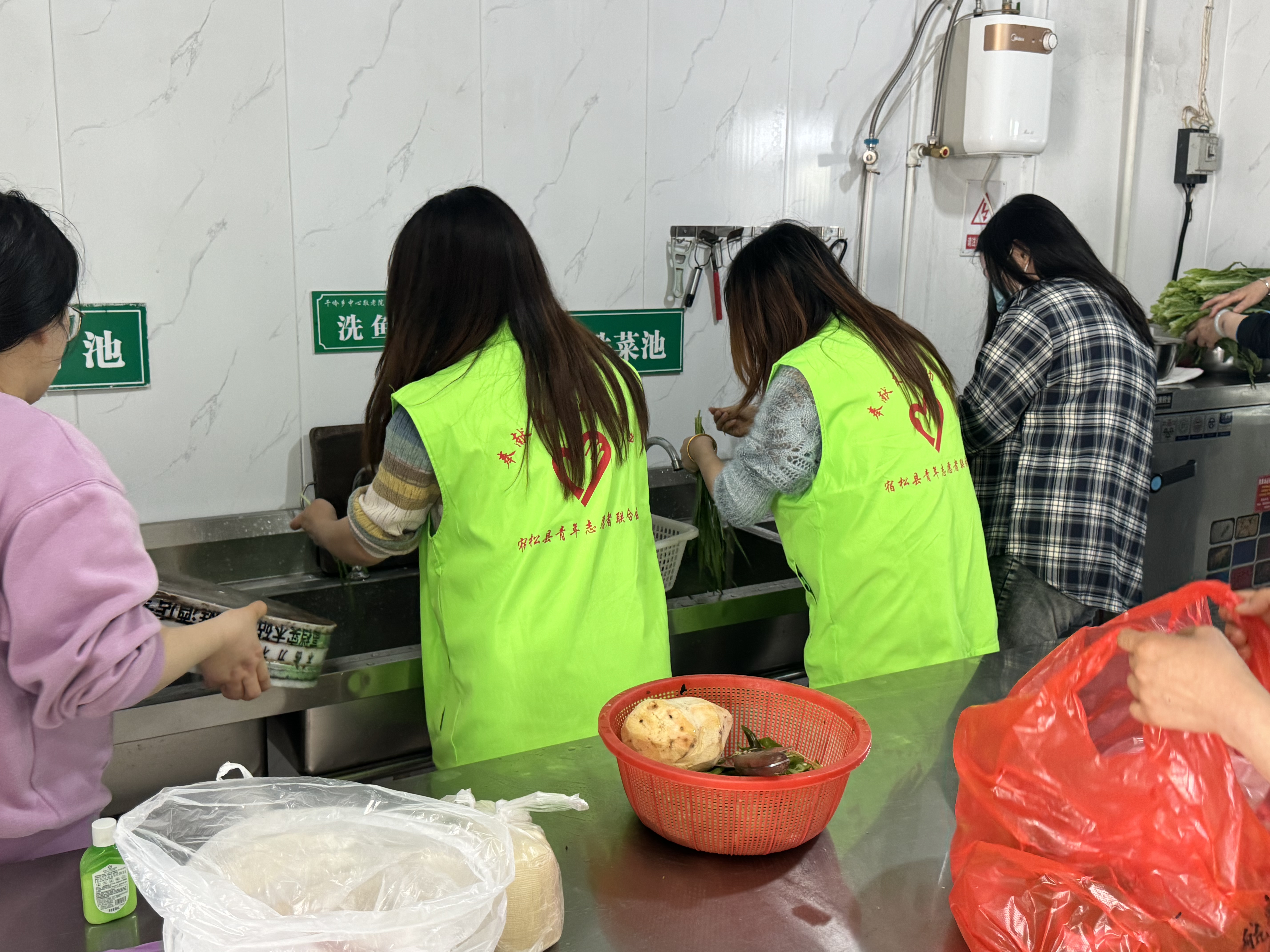 宿松青志联联合团县委、县科协、千岭乡团委开展“爱国卫生志愿行 敬老关爱暖人心”志愿服务 宿松新闻网