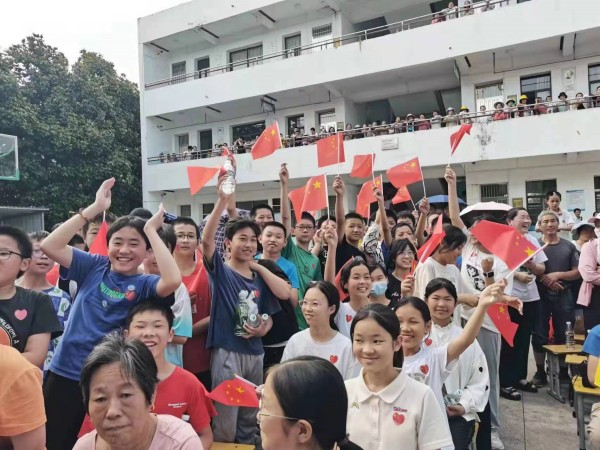 乔木学校举行艺术节暨庆“六一”文艺汇演.jpg