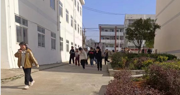 高岭初中1.jpg