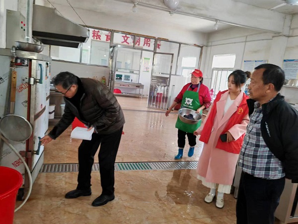 乔木学校开展校园安全隐患排查志愿服务活动.jpg
